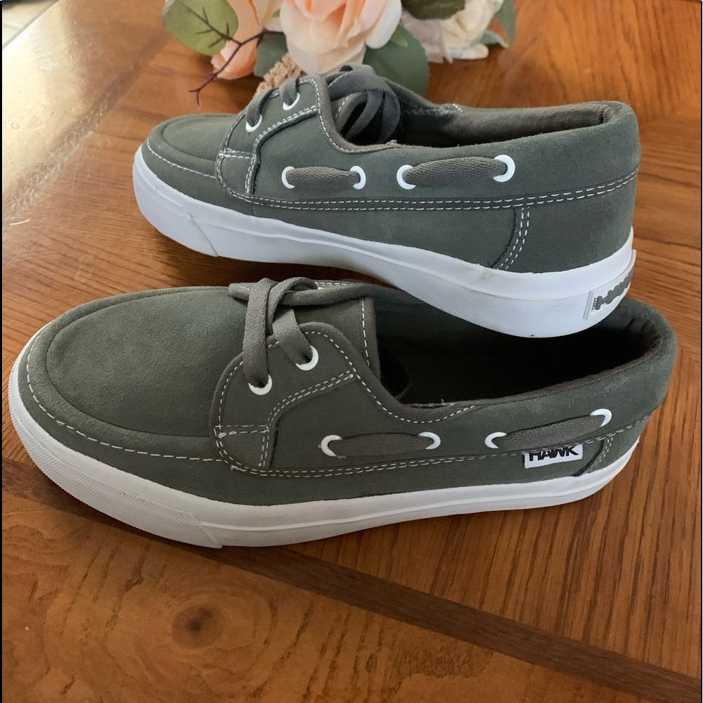 Tony Hawk suede leather gray loafer boat sneaker.‎ Ladies 7.5 or Boy 6